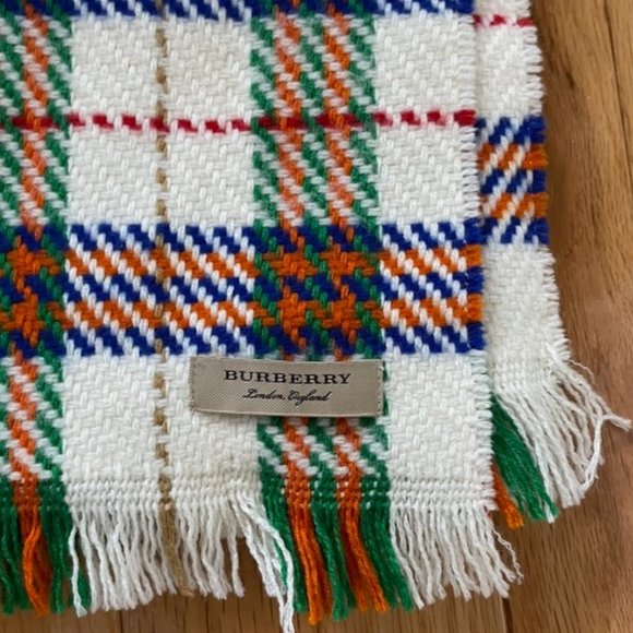 BURBERRY Wool Scarf - Picture 1 of 6